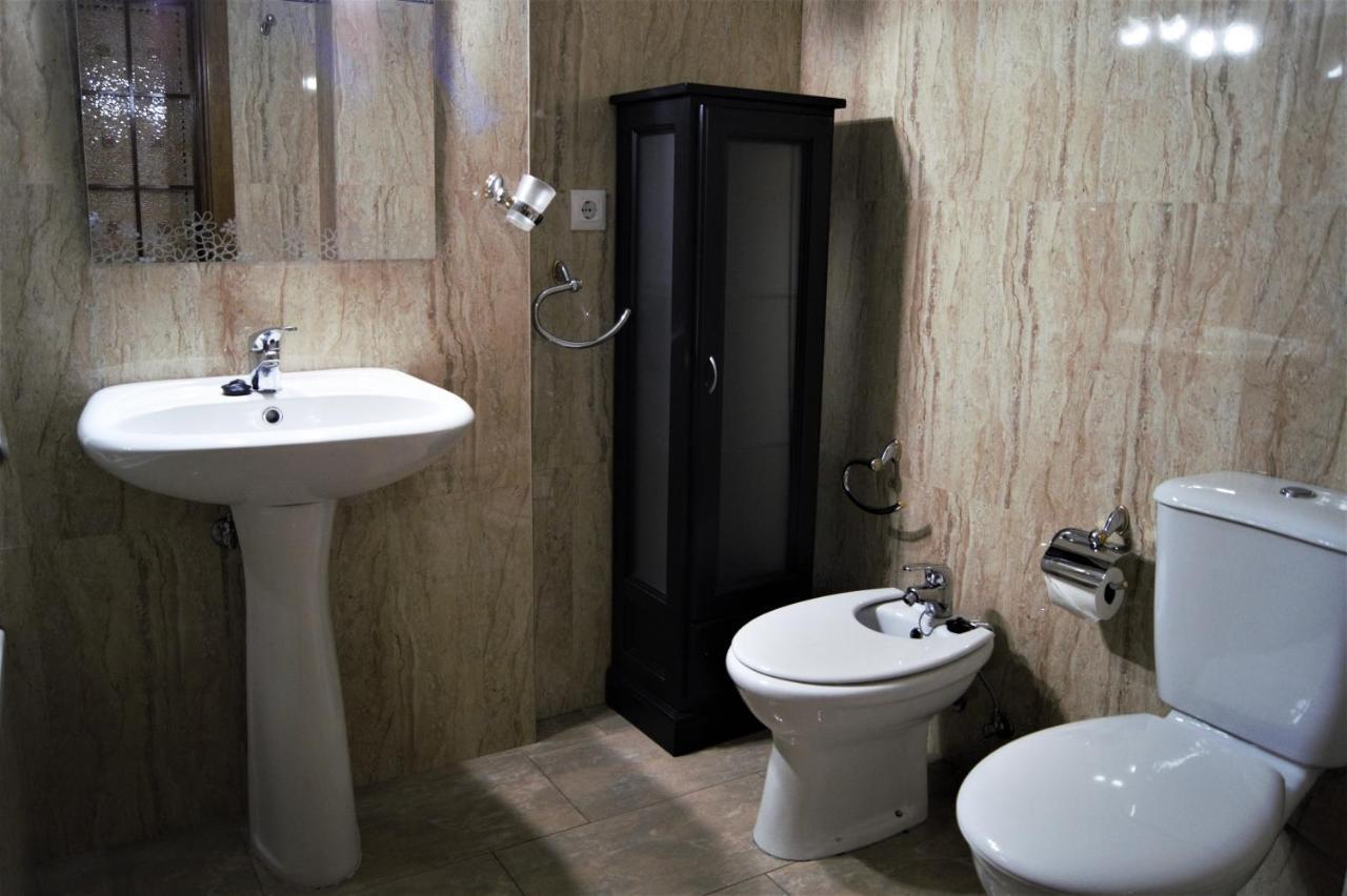 Amplio Piso 8 Mts Mezquita - Wifi - A/C - Parking Córdoba Exteriör bild